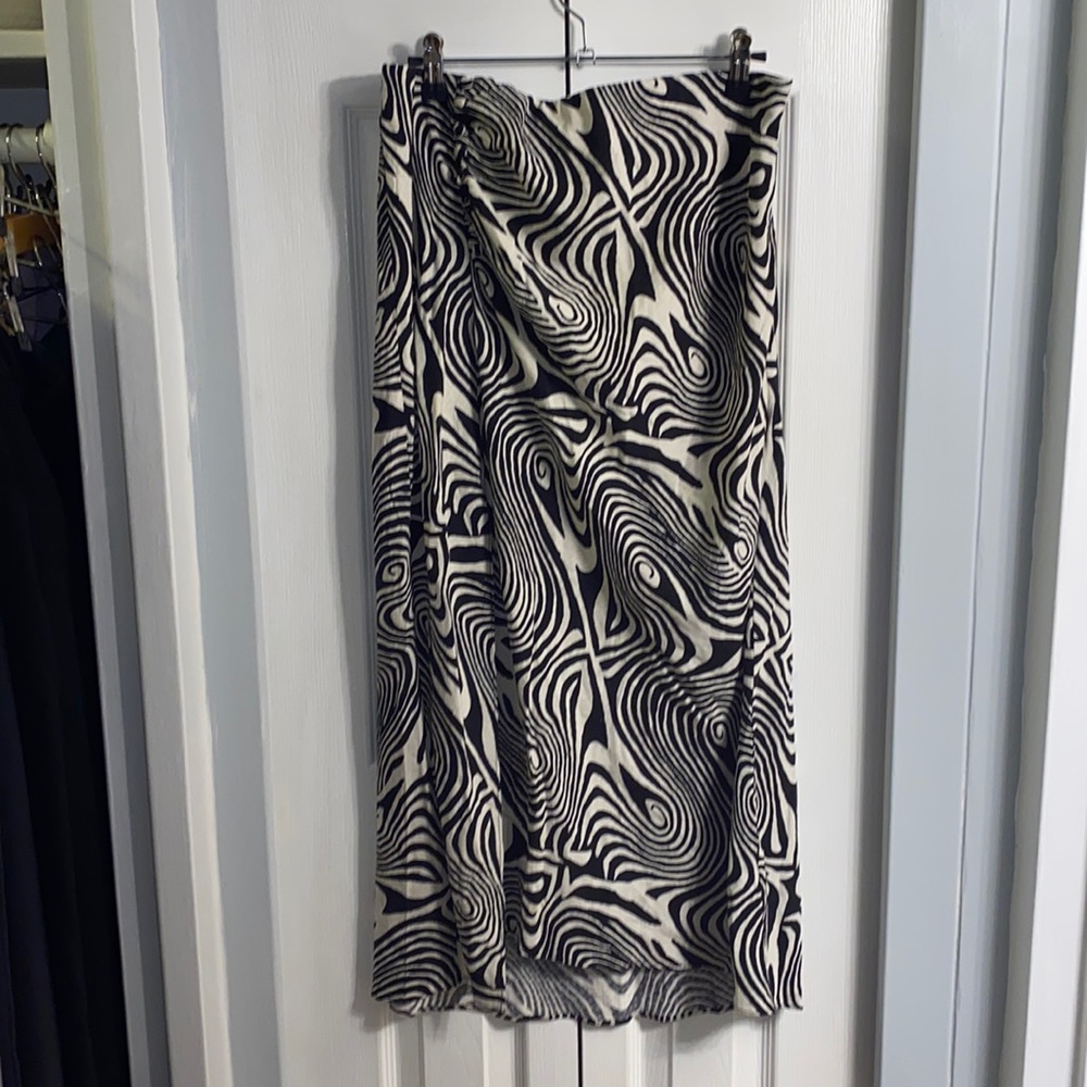Geo Midi Skirt with Slit - Picture 2 of 7